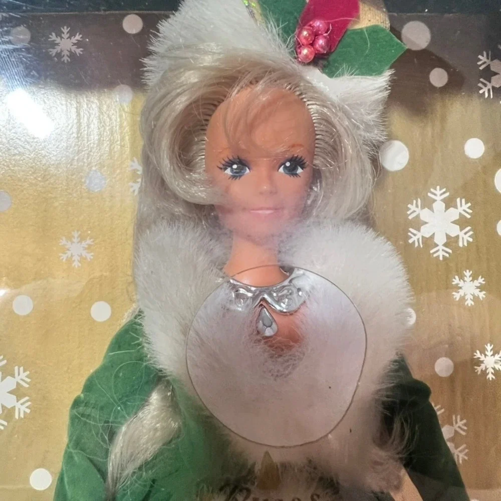Fashion Corner Holiday Treasure Musical Doll 2000 Green Velvet 12 Melodies 89441